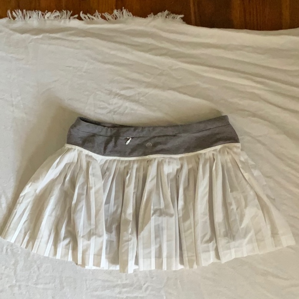 White Mini Lulu Lemon Tennis Skirt (size 6)